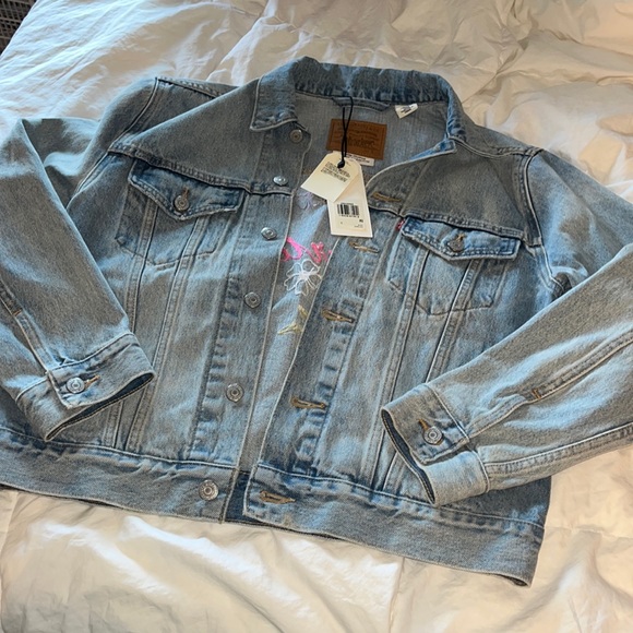Levi's Jackets & Blazers - Levi’s Jean jacket
